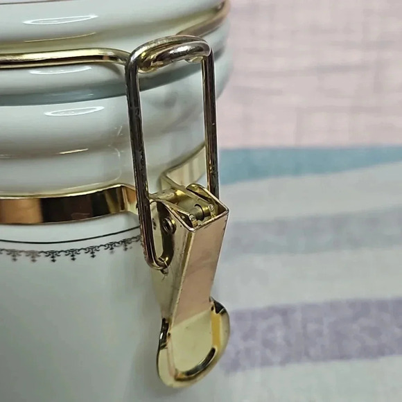 BERRY CANISTER - Picture 7 of 12